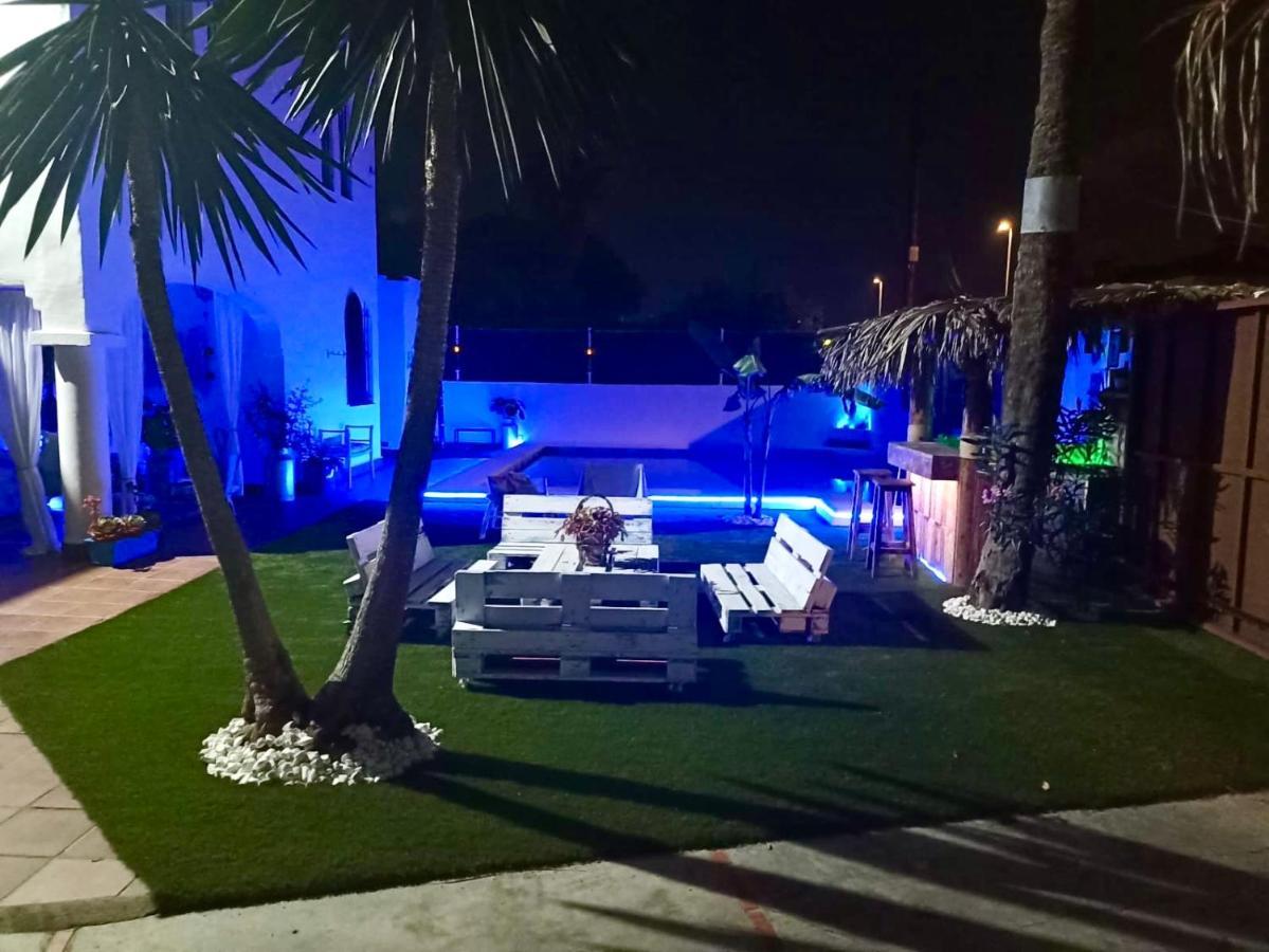 Gatu Premium Villa Lurberri Piscina Privada, 4 Dormitorios, 2 Banos, Parking , Jardines, " Preferente Mayores De 25 Anos Y Familias " In Y Barbacoa Chiclana de la Frontera Extérieur photo